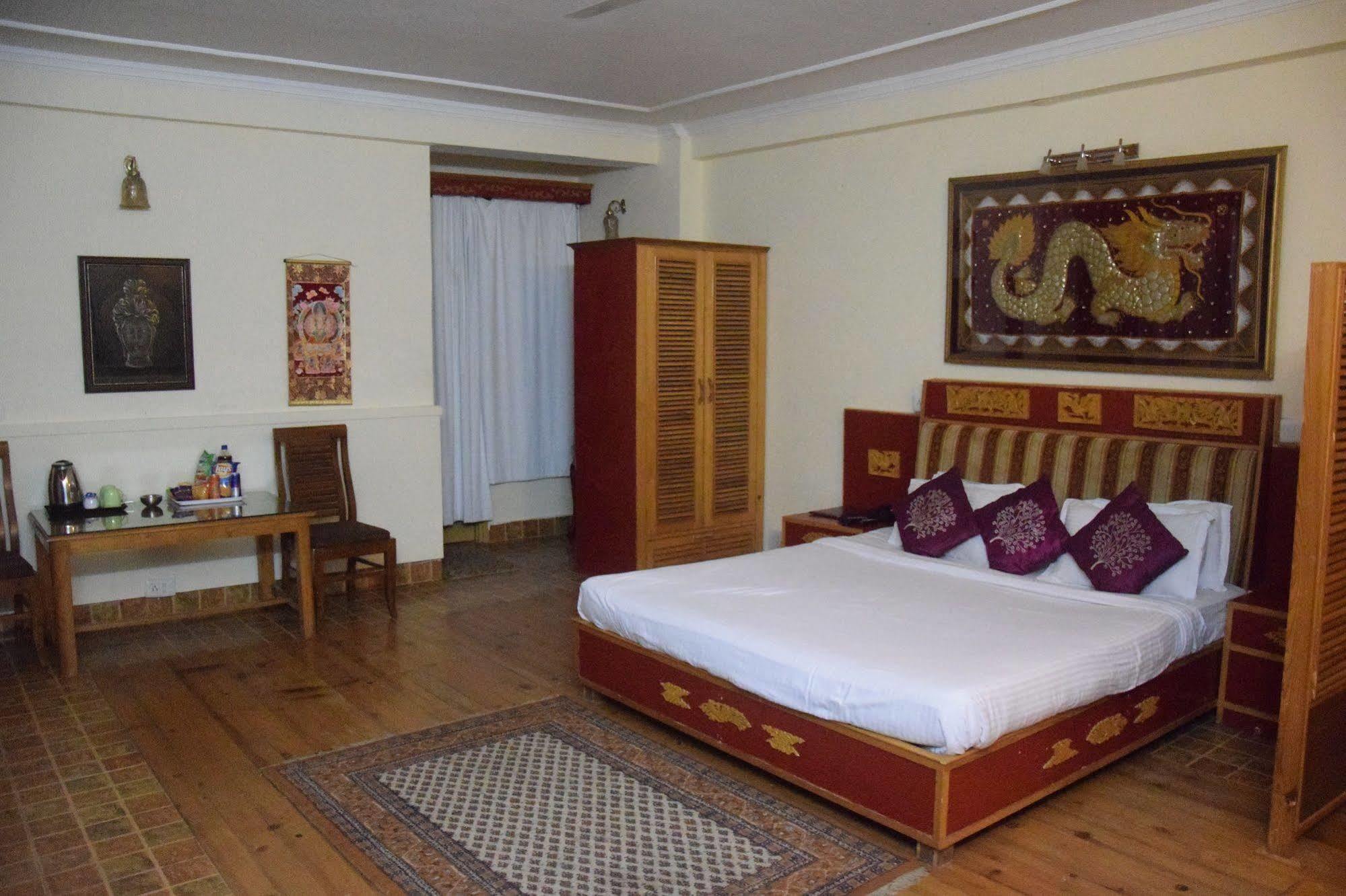Una Comfort Nandini Hotel Dharamshala Esterno foto